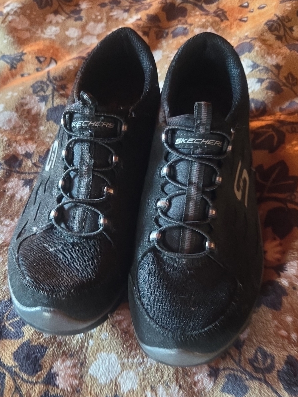 Skechers Woman'sBlack Slip-On Athletic Sneakers with Llastic Lacing